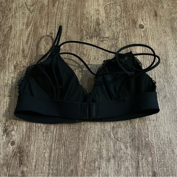 Out From Under Urban Outfitters Black Lace Strappy Bralette Size Medium - Picture 2 of 3